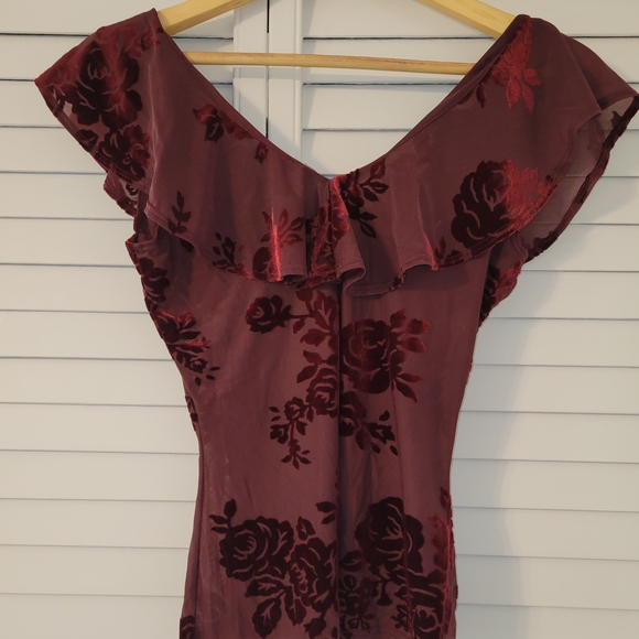 Elegant Burgundy Floral Blouse - Picture 3 of 4